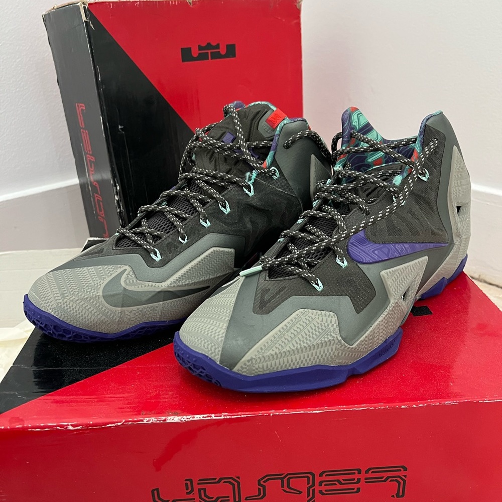 616175005
LeBron xl
Size 13